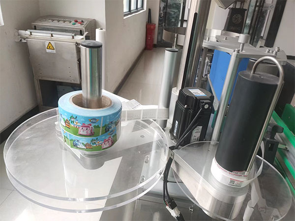全自動貼標機設(shè)備及樣品圖展示